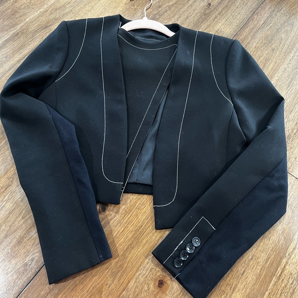 BXBG MAXZARIA CROPPED BLAZER SIZE XS NEW